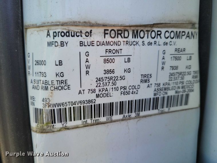 image for item DZ7125 2004 Ford F650 flatbed truck