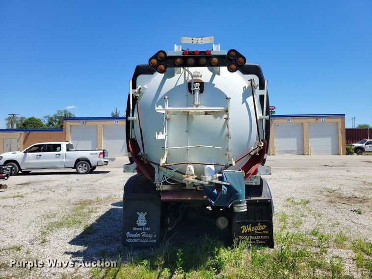 image for item DZ7126 2002 Sterling sewer jetter truck
