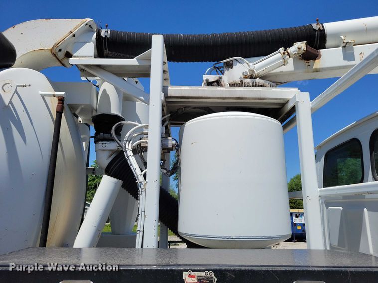 image for item DZ7126 2002 Sterling sewer jetter truck