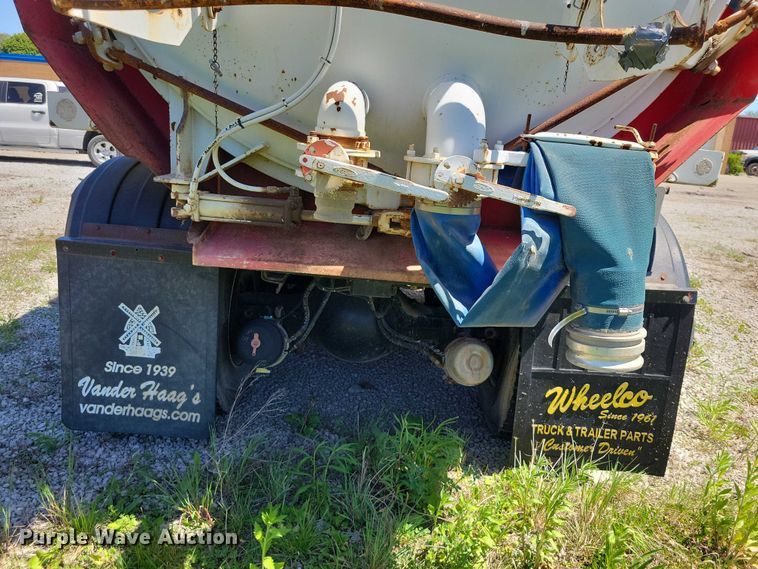 image for item DZ7126 2002 Sterling sewer jetter truck