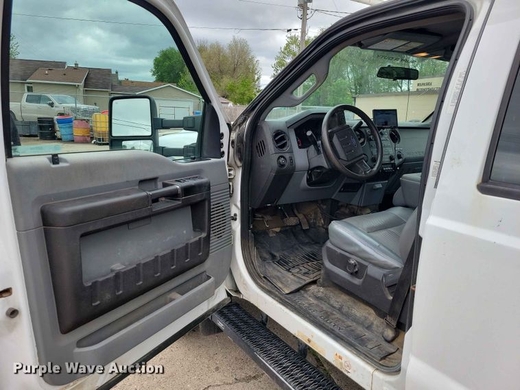 image for item DZ7148 2015 Ford F450 Super Duty Crew Cab utility / service truck