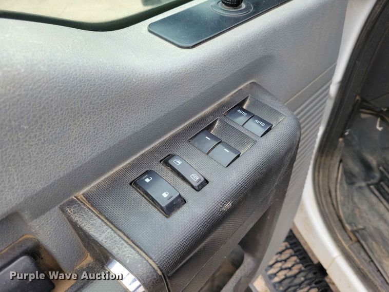 image for item DZ7148 2015 Ford F450 Super Duty Crew Cab utility / service truck