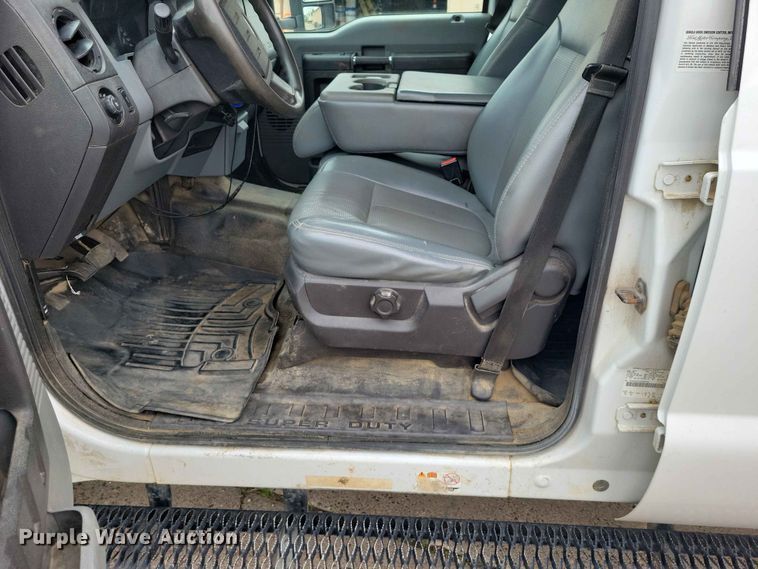 image for item DZ7148 2015 Ford F450 Super Duty Crew Cab utility / service truck