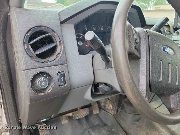 image for item DZ7148 2015 Ford F450 Super Duty Crew Cab utility / service truck