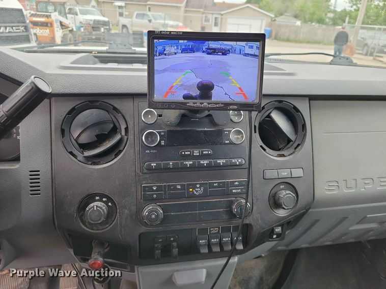 image for item DZ7148 2015 Ford F450 Super Duty Crew Cab utility / service truck