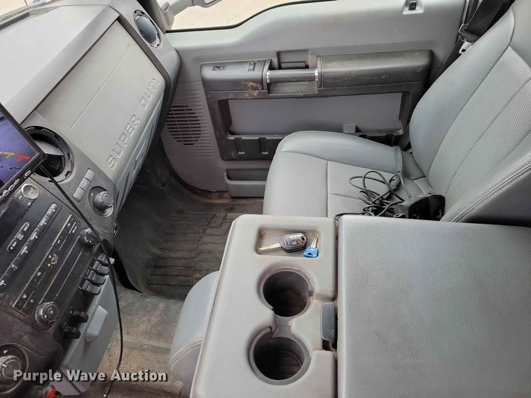 image for item DZ7148 2015 Ford F450 Super Duty Crew Cab utility / service truck