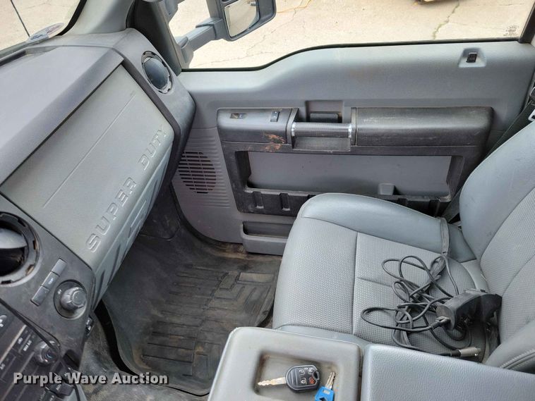 image for item DZ7148 2015 Ford F450 Super Duty Crew Cab utility / service truck