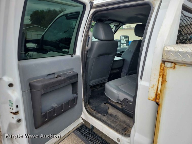 image for item DZ7148 2015 Ford F450 Super Duty Crew Cab utility / service truck