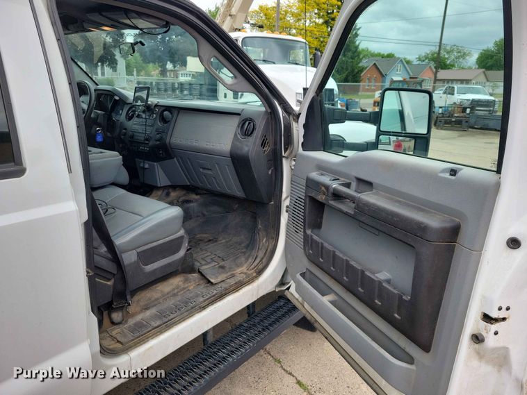 image for item DZ7148 2015 Ford F450 Super Duty Crew Cab utility / service truck