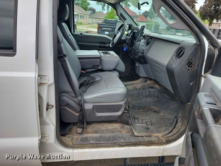 image for item DZ7148 2015 Ford F450 Super Duty Crew Cab utility / service truck