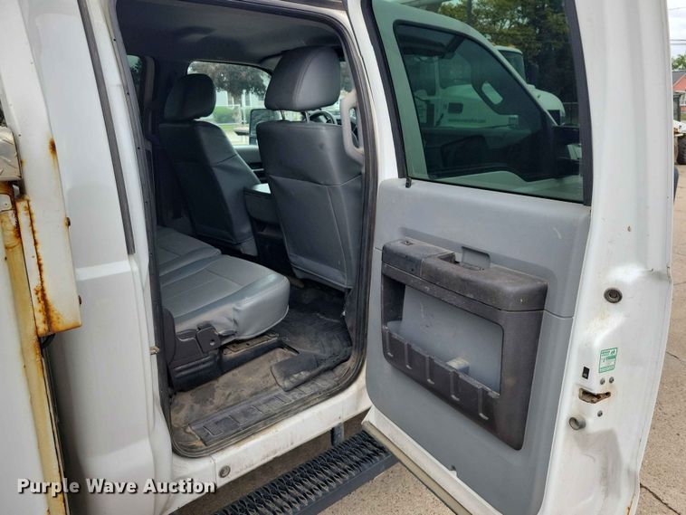 image for item DZ7148 2015 Ford F450 Super Duty Crew Cab utility / service truck