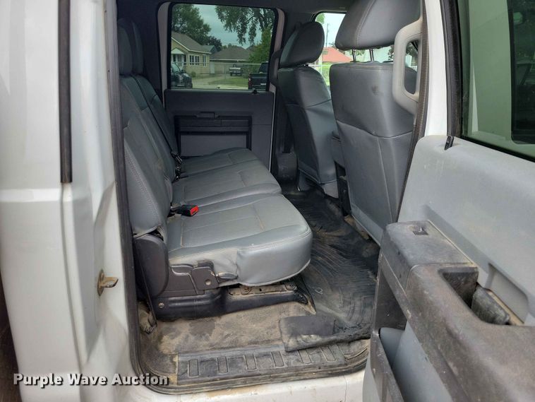 image for item DZ7148 2015 Ford F450 Super Duty Crew Cab utility / service truck