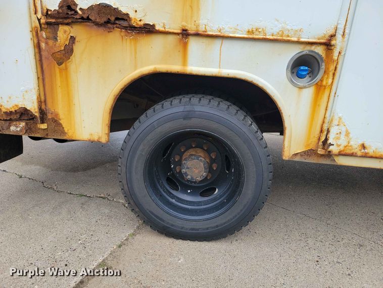 image for item DZ7148 2015 Ford F450 Super Duty Crew Cab utility / service truck