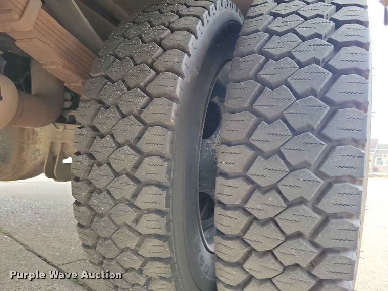 image for item DZ7148 2015 Ford F450 Super Duty Crew Cab utility / service truck