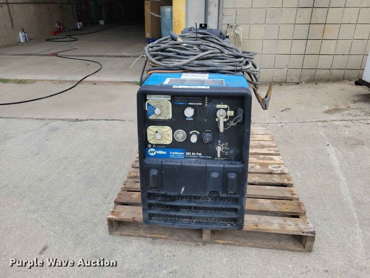 image for item DZ7183 Miller Trailblazer 302 welder/generator