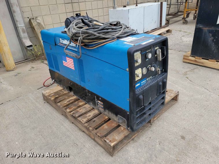 image for item DZ7183 Miller Trailblazer 302 welder/generator
