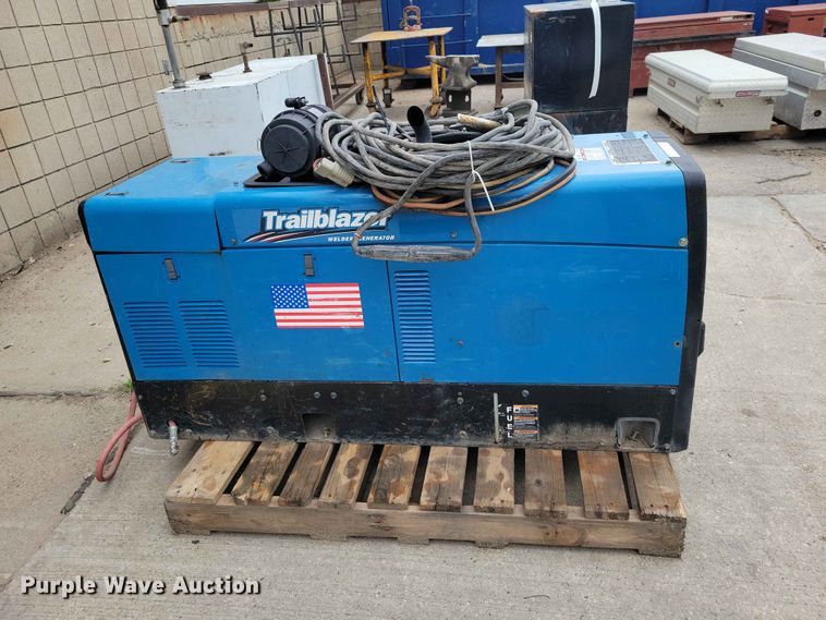 image for item DZ7183 Miller Trailblazer 302 welder/generator