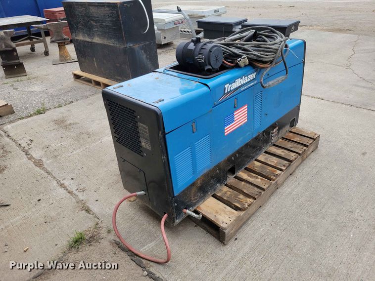 image for item DZ7183 Miller Trailblazer 302 welder/generator