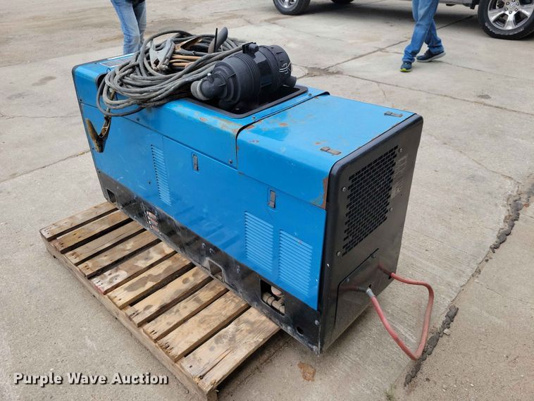 image for item DZ7183 Miller Trailblazer 302 welder/generator
