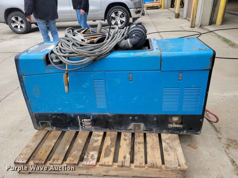 image for item DZ7183 Miller Trailblazer 302 welder/generator