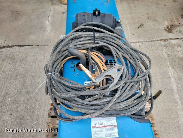 image for item DZ7183 Miller Trailblazer 302 welder/generator