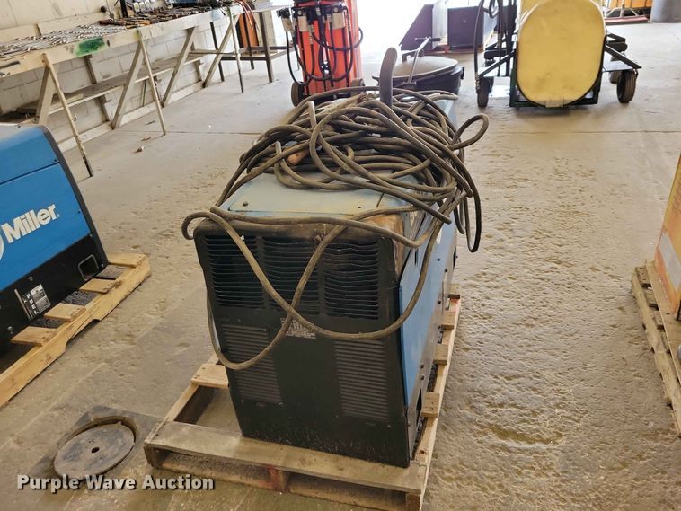 image for item DZ7192 Miller Bobcat 250 welder/generator