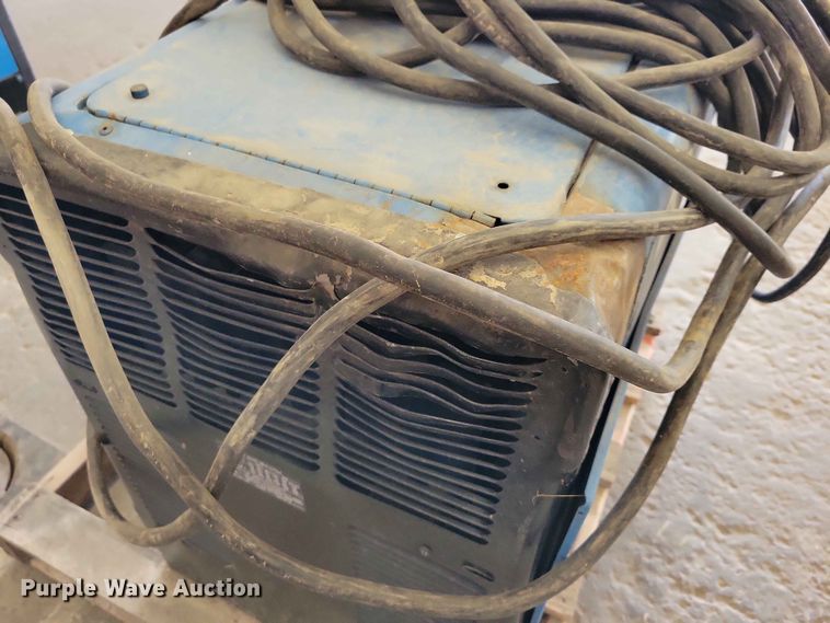 image for item DZ7192 Miller Bobcat 250 welder/generator