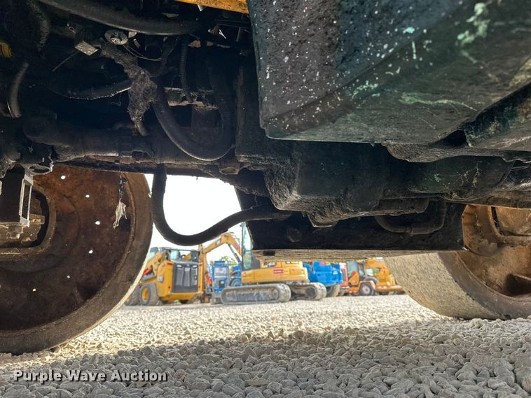 image for item EA4875 2010 JCB 4CX15-T backhoe