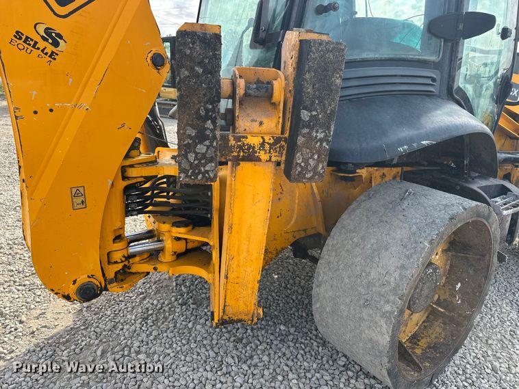 image for item EA4875 2010 JCB 4CX15-T backhoe