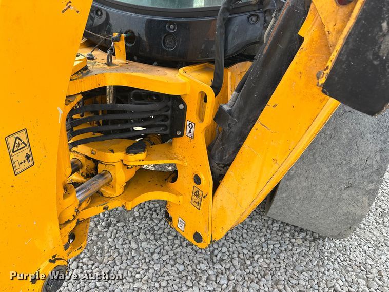 image for item EA4875 2010 JCB 4CX15-T backhoe