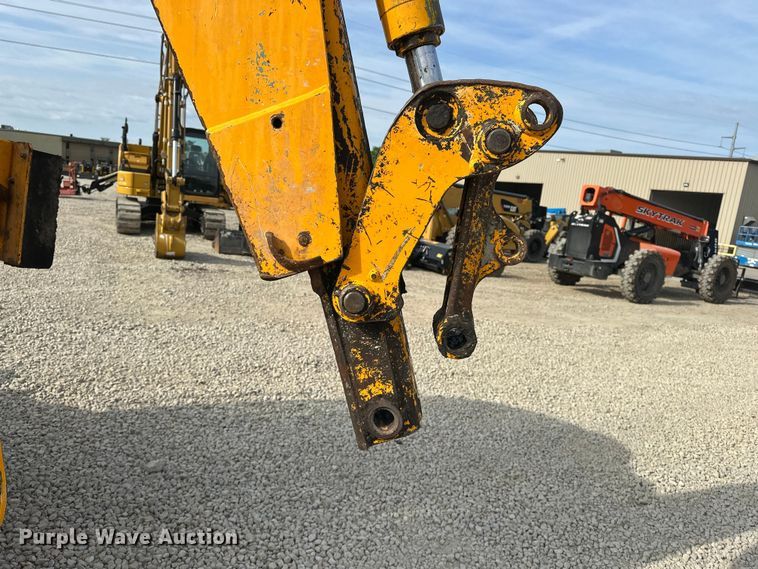 image for item EA4875 2010 JCB 4CX15-T backhoe