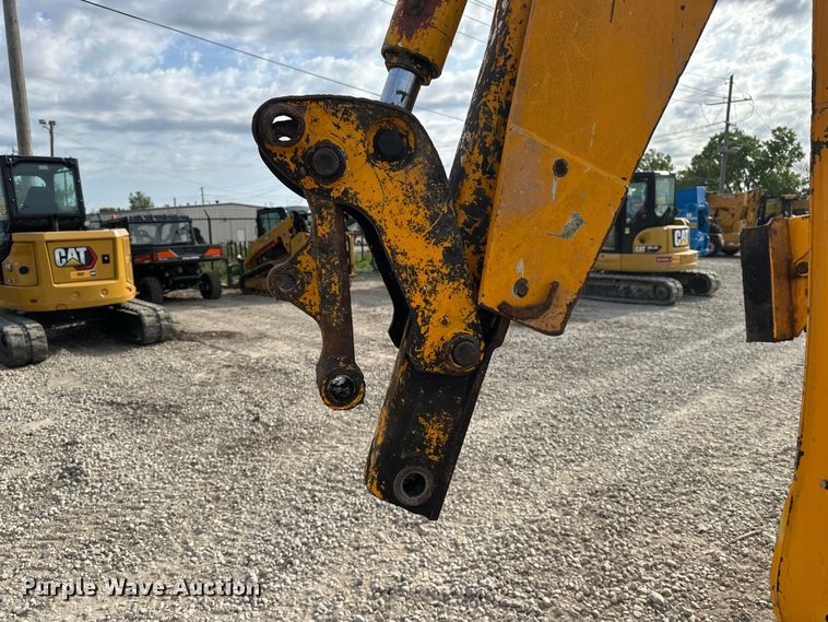 image for item EA4875 2010 JCB 4CX15-T backhoe
