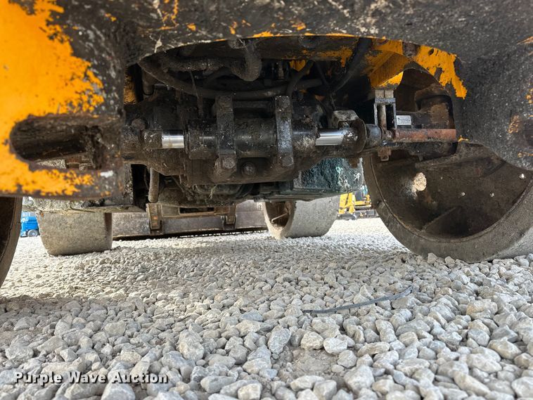 image for item EA4875 2010 JCB 4CX15-T backhoe