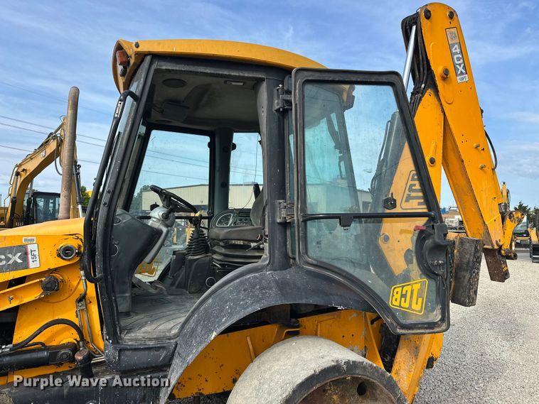 image for item EA4875 2010 JCB 4CX15-T backhoe