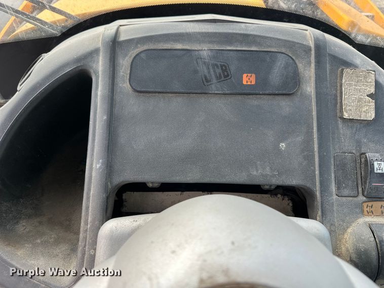 image for item EA4875 2010 JCB 4CX15-T backhoe