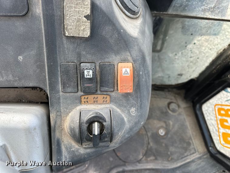 image for item EA4875 2010 JCB 4CX15-T backhoe