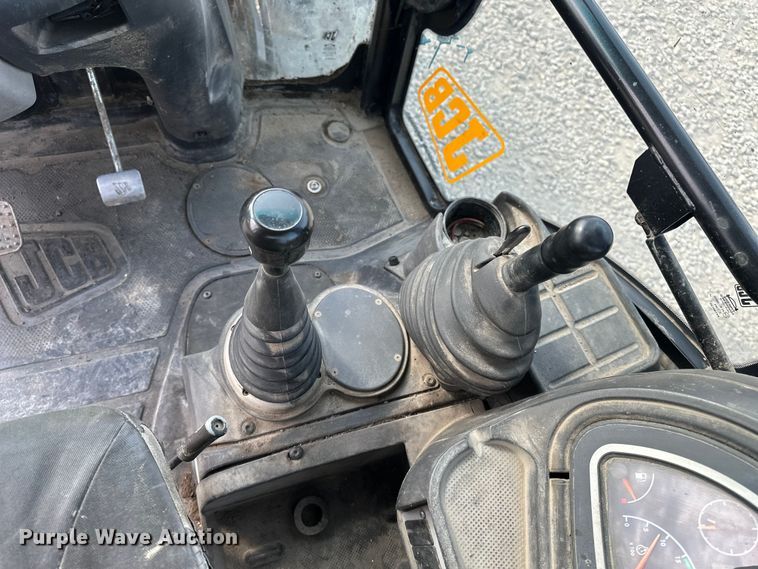 image for item EA4875 2010 JCB 4CX15-T backhoe
