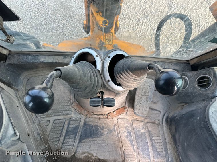 image for item EA4875 2010 JCB 4CX15-T backhoe