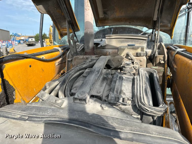 image for item EA4875 2010 JCB 4CX15-T backhoe