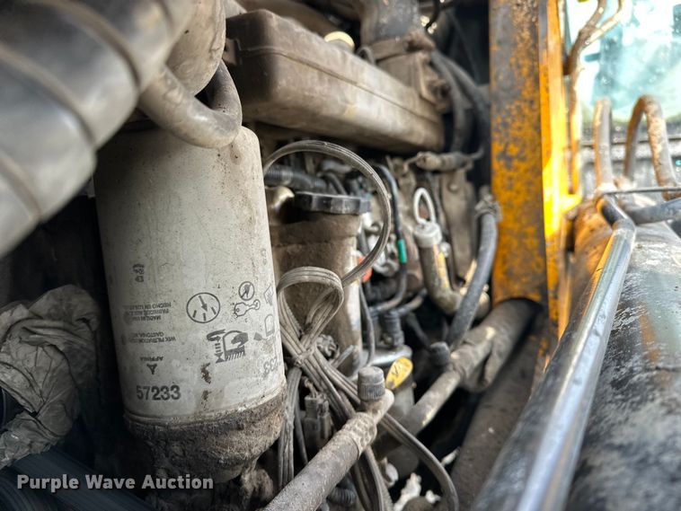 image for item EA4875 2010 JCB 4CX15-T backhoe