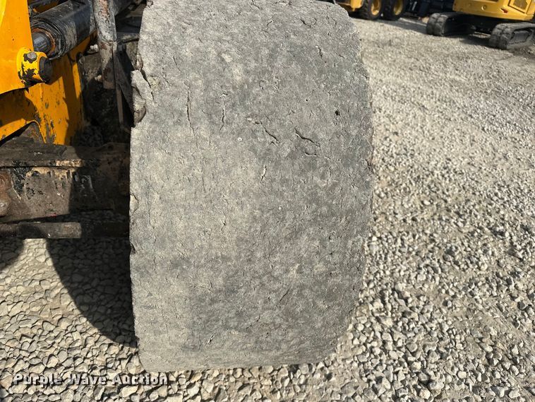 image for item EA4875 2010 JCB 4CX15-T backhoe