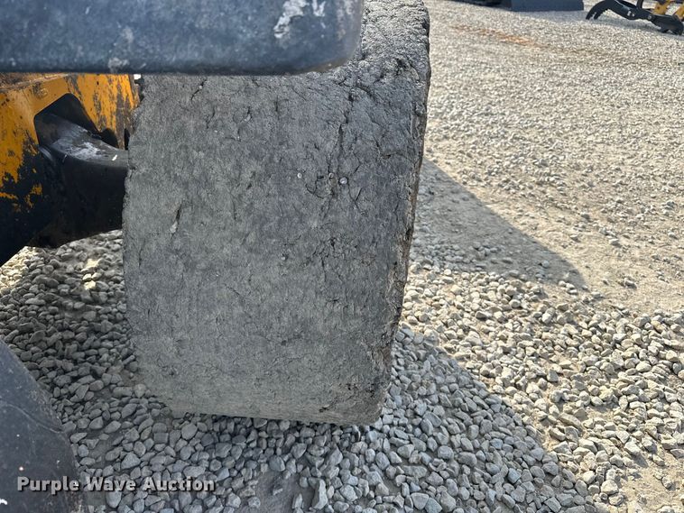 image for item EA4875 2010 JCB 4CX15-T backhoe