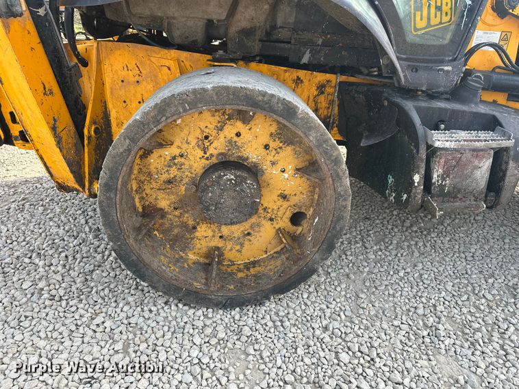 image for item EA4875 2010 JCB 4CX15-T backhoe