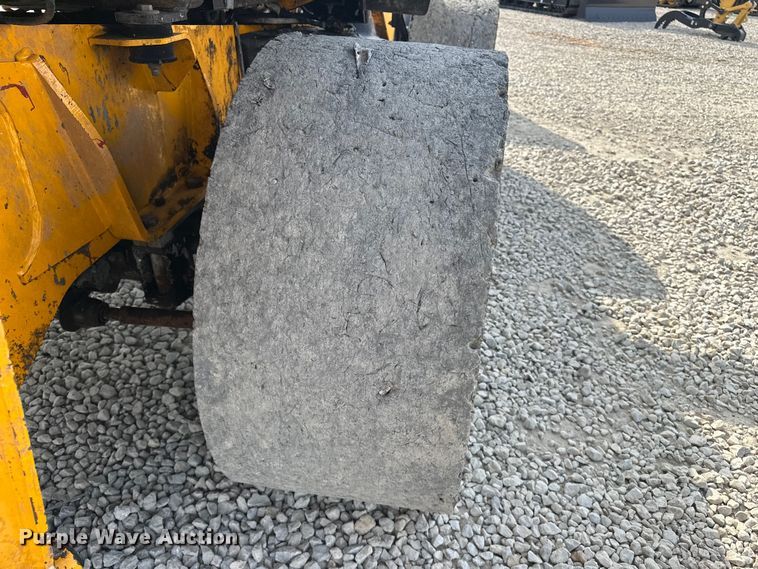 image for item EA4875 2010 JCB 4CX15-T backhoe