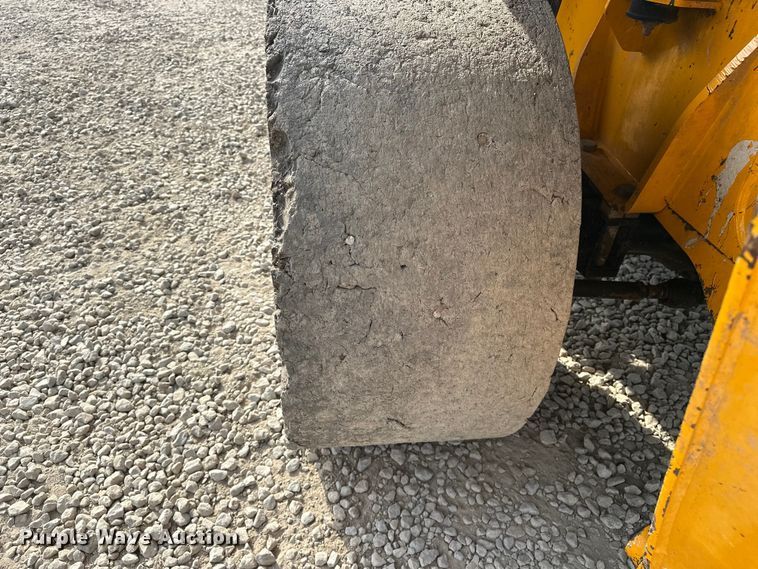 image for item EA4875 2010 JCB 4CX15-T backhoe