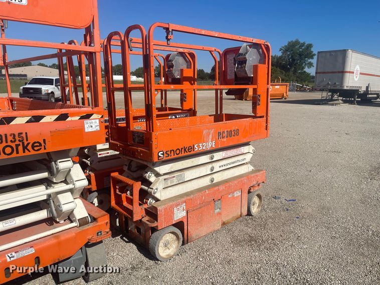 image for item EA4909 (3) Snorkel forklifts