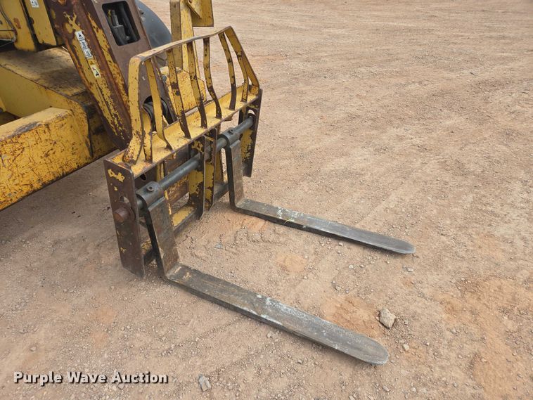 image for item EB1441 2000 Caterpillar TH83 telehandler