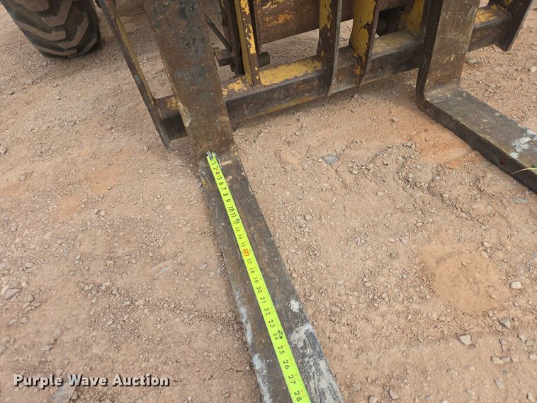 image for item EB1441 2000 Caterpillar TH83 telehandler