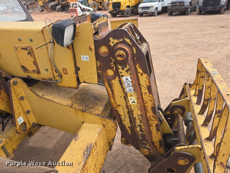 image for item EB1441 2000 Caterpillar TH83 telehandler