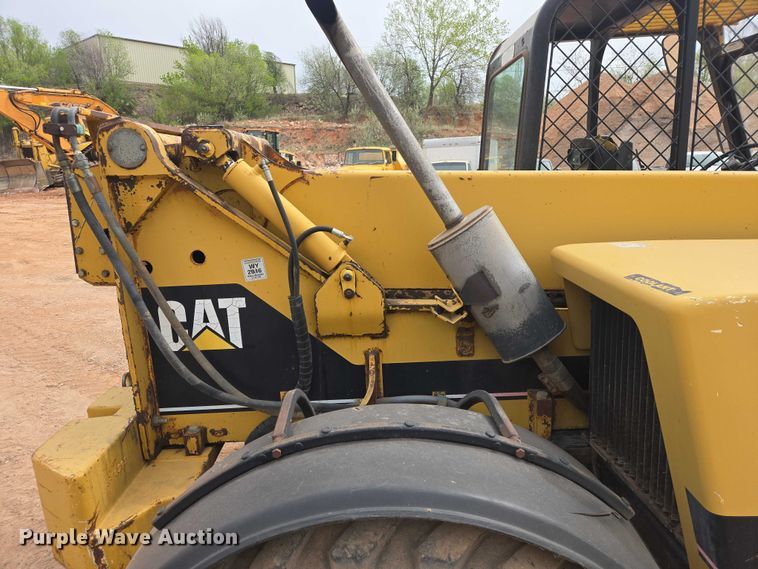 image for item EB1441 2000 Caterpillar TH83 telehandler